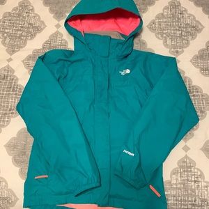 Girls North Face rain coat/Windbreaker with hood. Size 10/12.